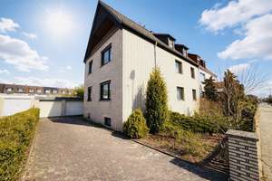 Attraktive Doppelhaushälfte mit 3 Wohneinheiten, Balkon & Garagen auf großzügigem Grundstück – Reislinger Str. 71, 38446 Hellwinkel, Wolfsburg – Vorschaubild 2