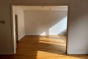 Lichtdurchflutete, großzügige 3-Zimmerwohnung mit Balkon und Parkett -nur schriftliche Anfragen - – Maastrichter Straße 22, 50672 Neustadt/Nord, Köln – Vorschaubild 2