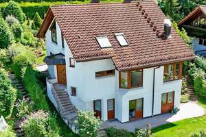 EXKLUSIVES EINFAMILIENHAUS MIT SCHWIMMHALLE