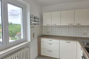 Ruhig gelegene 3-Zi-Wohnung im obersten Geschoss mit EBK, Balkon & Gartennutzung, Garage optional – Die vollständige Adresse der Immobilie erhältst du vom Anbieter., 97082 Steinbachtal, Würzburg – Vorschaubild 3