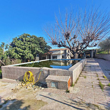 Rustikales Anwesen von 10.244 m² mit Haus in El Catllar