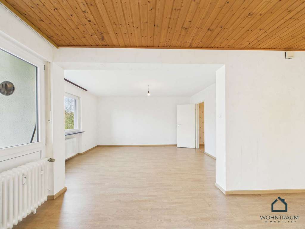 Immobilie in Lahr/Schwarzwald - Lichtdurchflutete 4-Zimmer-Wohnung mit Loggia & Garage - Bild 1