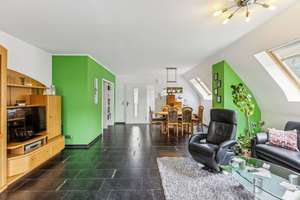 Modernisierte 4 ZKB mit EBK, Balkon & Garage in zentraler Lage am Rosterberg – Die vollständige Adresse der Immobilie erhältst du vom Anbieter., 57074 Siegen, Siegen – Vorschaubild 6