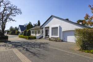 Luxuriöses Einfamilienhaus mit EBK und Wellnessbereich in exklusiver Lage von Meerbusch-Strümp – Neuss (Rhein-Kreis) – Vorschaubild 2