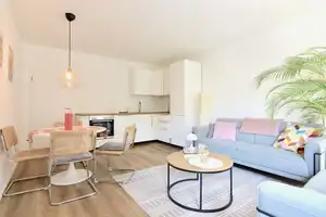 Schöne, ruhige,komplett sanierte 2 Zimmer Wohnung direkt am Stadtgarten – Krefeld – Vorschaubild 1