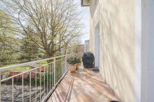 Helle und stilvolle Altbauwohnung mit Aufzug direkt in die Wohnung und zwei Balkonen – Die vollständige Adresse der Immobilie erhältst du vom Anbieter., 80335 Sankt Benno, München – Vorschaubild 8