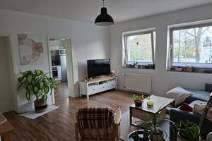 schöne 2 Zimmer Wohnung mit Einbauküche