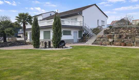 Bild von Besonderes Objekt mit vielseitigen Einnahmequellen, darunter Pizzeria und Tankstelle.