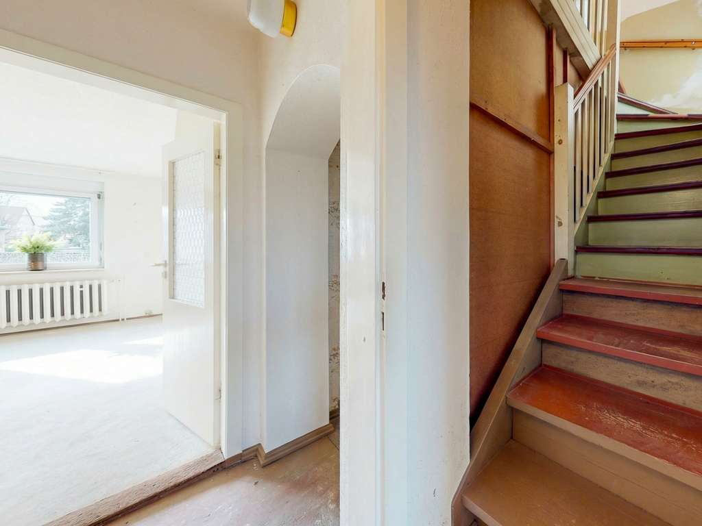 Immobilie in Neuenhagen bei Berlin - Altbau mit Charakter – freistehendes Einfamilienhaus mit großem Garten & Kachelöfen - Bild 0