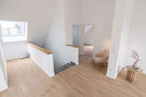 Helle Dachgeschosswohnung mit Loggia und Balkon – Die vollständige Adresse der Immobilie erhältst du vom Anbieter., 80999 Untermenzing, München – Vorschaubild 3