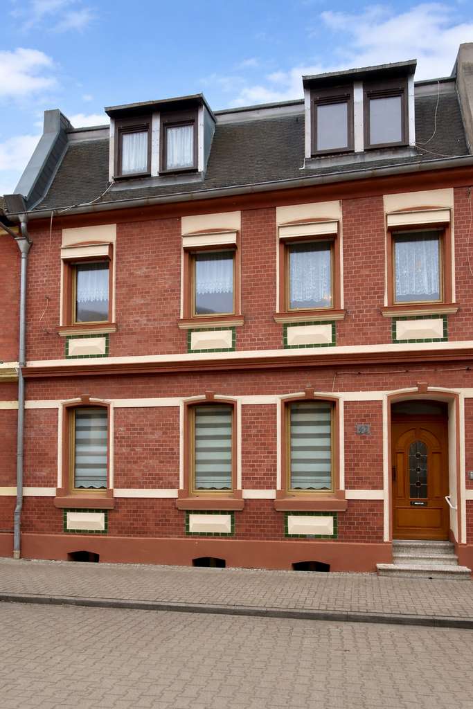 Immobilie in Güsten - Großzügiges Wohnhaus – vielseitig nutzbar in guter Lage von Güsten - Bild 1