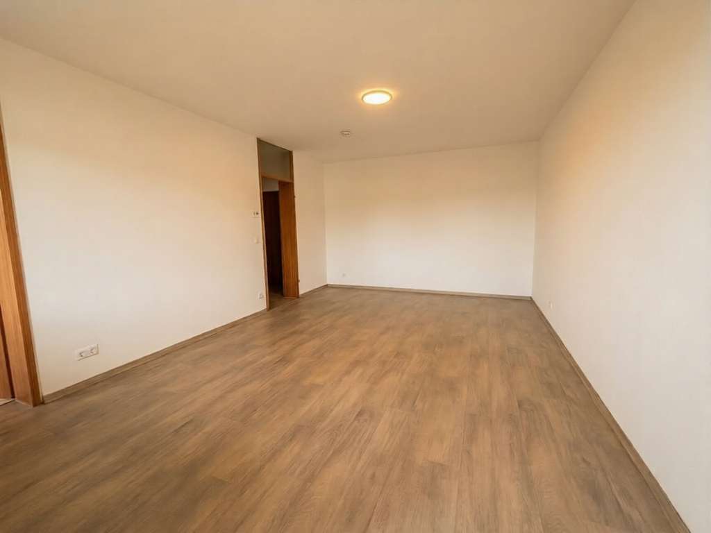 Immobilie in Leonberg - Frisch renovierte 1,5-Zimmer-Etagenwohnung mit Balkon und Außenstellplatz in Warmbronn - Bild 1