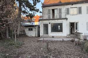 *Doppelhaushälfte mit Potenzial – Kernsanierung oder Neubau in begehrter Lage Karlsruhe-Weiherfeld*
