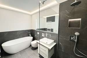 Genial! + PKW-Stellplatz inklusive + Dunkles Parkett + Fußbodenheizung + Wanne & Dusche + LED-Licht  – Petzscher Straße 12, 4129 Eutritzsch, Leipzig – Vorschaubild 2
