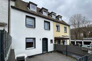 Hemer-Bredenbruch - Renoviertes Reihenmittelhaus mit Einliegerwohnung, Stellplatz und Garage – Märkischer Kreis – Vorschaubild 1