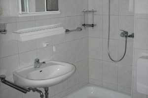 Geräumige 2-Raum-Wohnung mit 2 Balkone und Laminat zentral gelegen... – Friedrich-Ebert-Str. 72, 47226 Duisburg – Vorschaubild 5