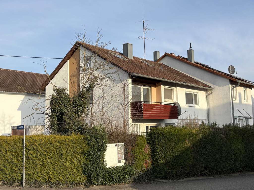 Immobilie in Kirchheim am Neckar - Doppelhaushälfte  mit Garage und 2 Stellplätzen - Bild 0