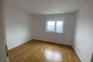 Schöne,helle, Erdgeschosswohnung mit großer Terrasse, EKB, 2x Bäder, Kellerraum – Tunnelstraße 2, 70469 Bahnhof Feuerbach, Stuttgart – Vorschaubild 3