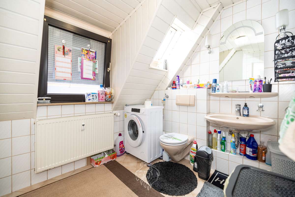 Immobilie in Würzburg - Charmantes Mehrfamilienhaus in Würzburg-Versbach: Attraktive Kapitalanlage und Eigenheim - Bild 2