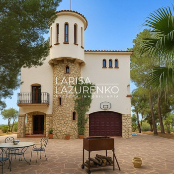 Freistehende Villa mit 4 Schlafzimmern in Riudecanyes zu verkaufen.