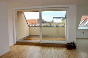 Großzügige 3-Zimmer Dachgeschosswohnung mit großer Terrasse, Fußbodenheizung, hochwertig saniert