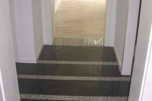 Renovierte 2 Zi. - Single Wohnung mit kleinem Balkon