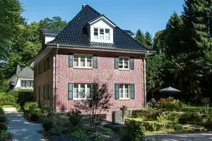 NEUBAU Luxusdomizil im Zentrum von Blankenese! 286 m² verteilt auf 11-Zimmern – Hamburg – Vorschaubild 2