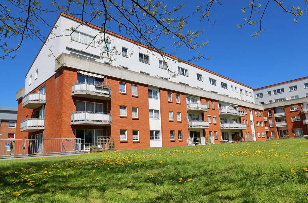 Immobilie in Kaltenkirchen - Vermietete Wohnung über 2 Ebenen mit Kamin, Aufzug und Tiefgarage in Kaltenkirchen - Bild 1