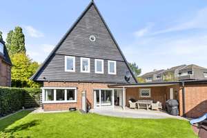 Modernes Familienhaus in Heide mit Garten, Terrasse, Doppelgarage & Vollkeller – Die vollständige Adresse der Immobilie erhältst du vom Anbieter., 25746 Heide – Vorschaubild 3