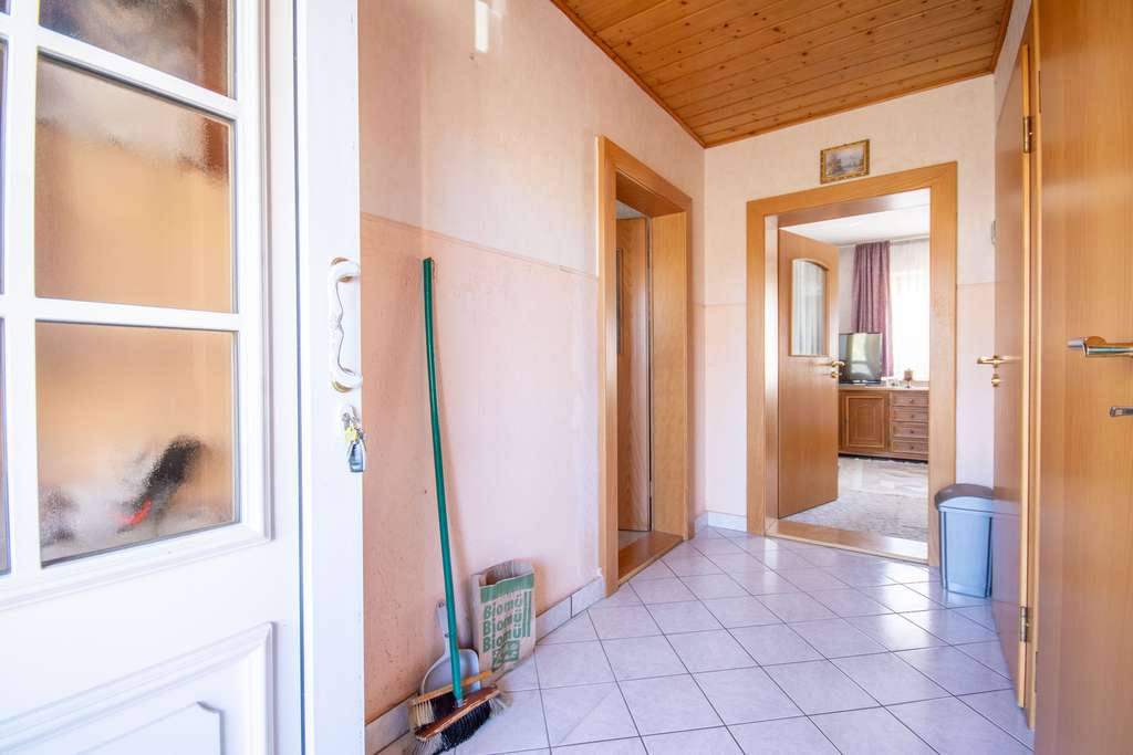 Immobilie in Rednitzhembach - ***HANDWERKER AUFGEPASST: HAUS MIT POTENZIAL + 716 QM   GRUNDSTÜCK*** - Bild 3