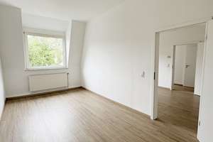 Helle, zentral gelegene 2-Zimmer-Dachgeschoss-Wohnung – Carnaper Str. 113, 42283 Barmen, Wuppertal – Vorschaubild 1