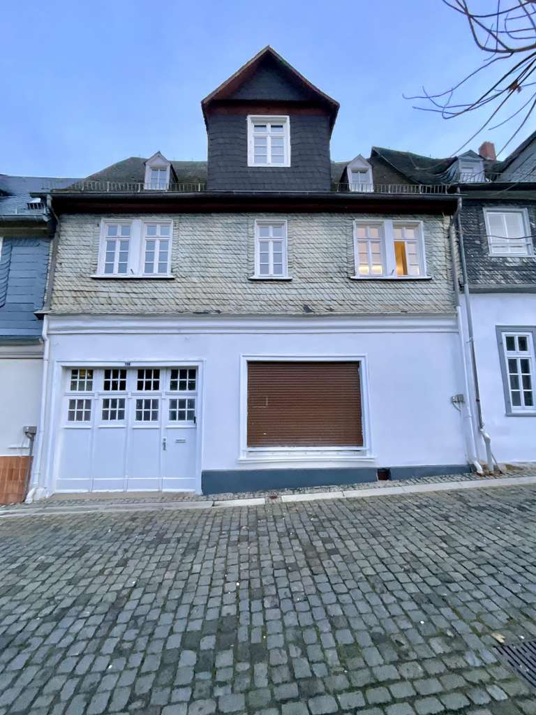 Immobilie in Weilburg - Denkmalgeschütztes Reihenmittelhaus in der Weilburger Altstadt - Bild 1