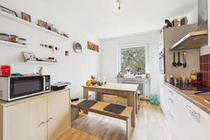 Sonnenlicht, Ruhe und Wohnkomfort – 2,5 Zimmer mit Balkon