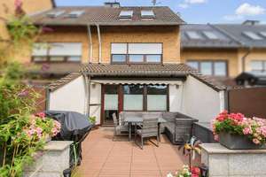 Familienfreundliches Reihenhaus mit sonniger Terrasse und schönem Garten