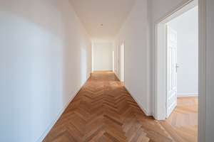 Komfortabler Altbau in Elbnähe. Balkon, Parkett, Carport, und Tageslichtbad mit Wanne. – Hertelstraße 20, 1307 Johannstadt-Nord, Dresden – Vorschaubild 3