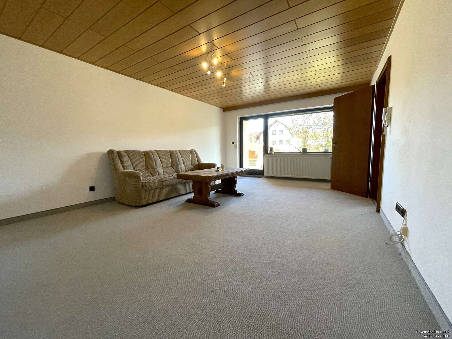 Immobilie in Winzer - Schönes Zweifamilienhaus mit Garten - familienfreundlich & vielseitig! - Bild 2