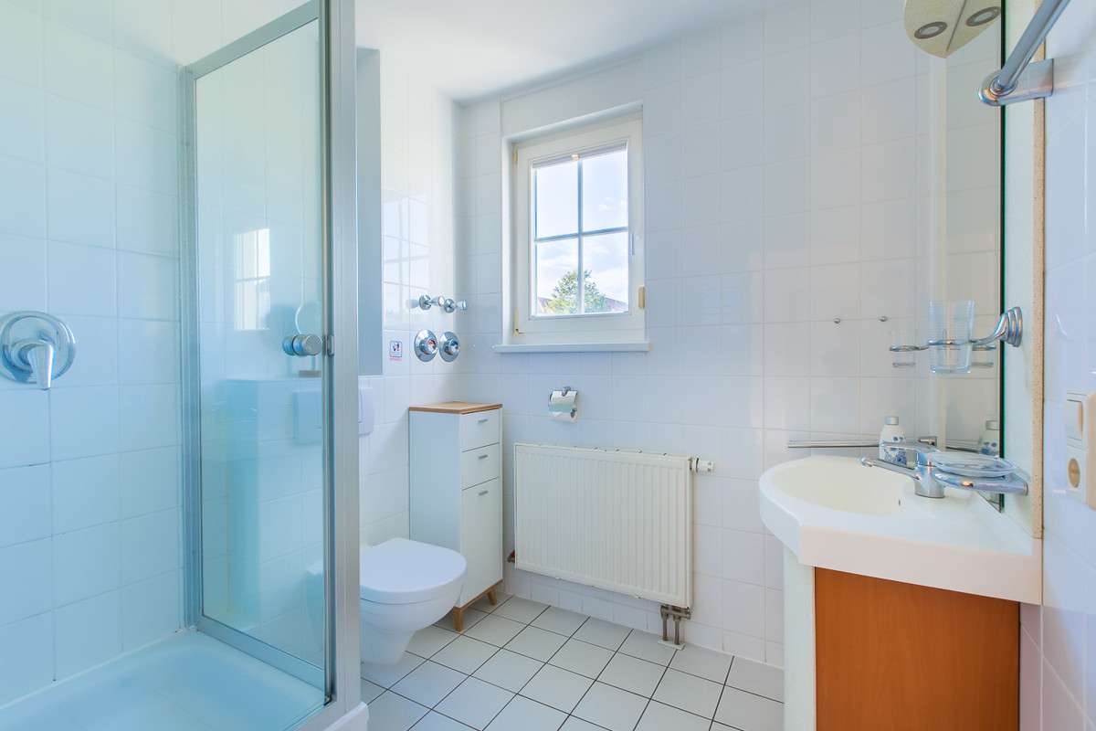 Immobilie in Sagard - Sonnige Erdgeschoss-Ferienwohnung mit großzügiger Terrasse in ruhiger Lage in 18551 Neddesitz - Bild 2