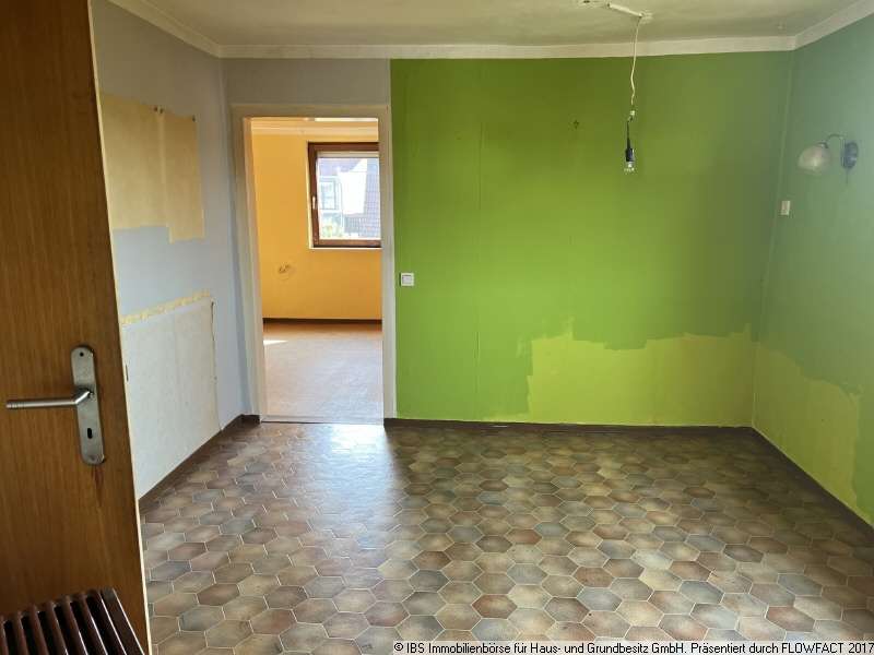 Immobilie in Gerabronn - Die Lage macht´s: Älteres Einfamilienhaus in guter Wohnlage mit schönem Gartengrundstück - Bild 0