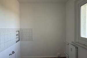 Mini-Apartment für EINE Person - mit Balkon und Wannenbad! – Quedlinburger Straße 38, 12627 Hellersdorf, Berlin – Vorschaubild 3