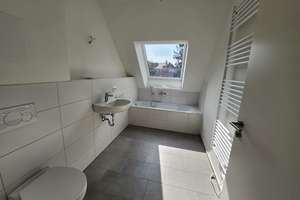Moderne 4-Zimmer-Dachgeschosswohnung mit sonniger Loggia in Stuttgart-Zuffenhausen! – Güglinger Str. 18, 70435 Zuffenhausen-Mitte, Stuttgart – Vorschaubild 5