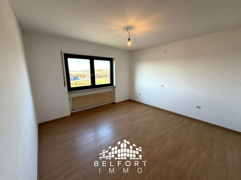 Immobilie in Dittelbrunn - ZU VERKAUFEN: SONNIGE 3-ZIMMER-WOHNUNG MIT BALKON UND TIEFGARAGENSTELLPLATZ - Bild 3