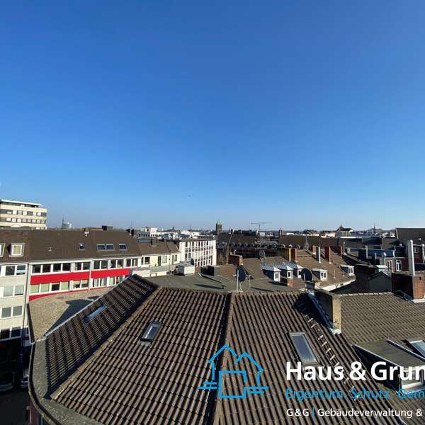 *** WG-geeignete 2-Zimmer-Wohnung mit Balkon über den Dächern von Aachen ***