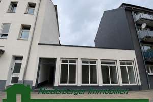 Wohn- und Geschäftshaus Bungalow mit Gewerbeeinheit und attraktivem Entwicklungspotenzial.