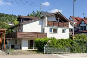Großzügig. Vielseitig. Zuhause. - Einfamilienhaus mit ELW und 2 Garagen in Bolheim