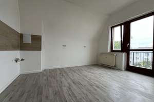 Erstbezug nach Sanierung - Großzügige 3-Raumwohnung in Zwickau-Nord im DG – Thomas-Mann-Straße 13, 8058 Nordvorstadt, Zwickau – Vorschaubild 2
