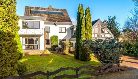 Bild von Großzügiges Wohnhaus mit Teilunterkellerung und Nebenräumen