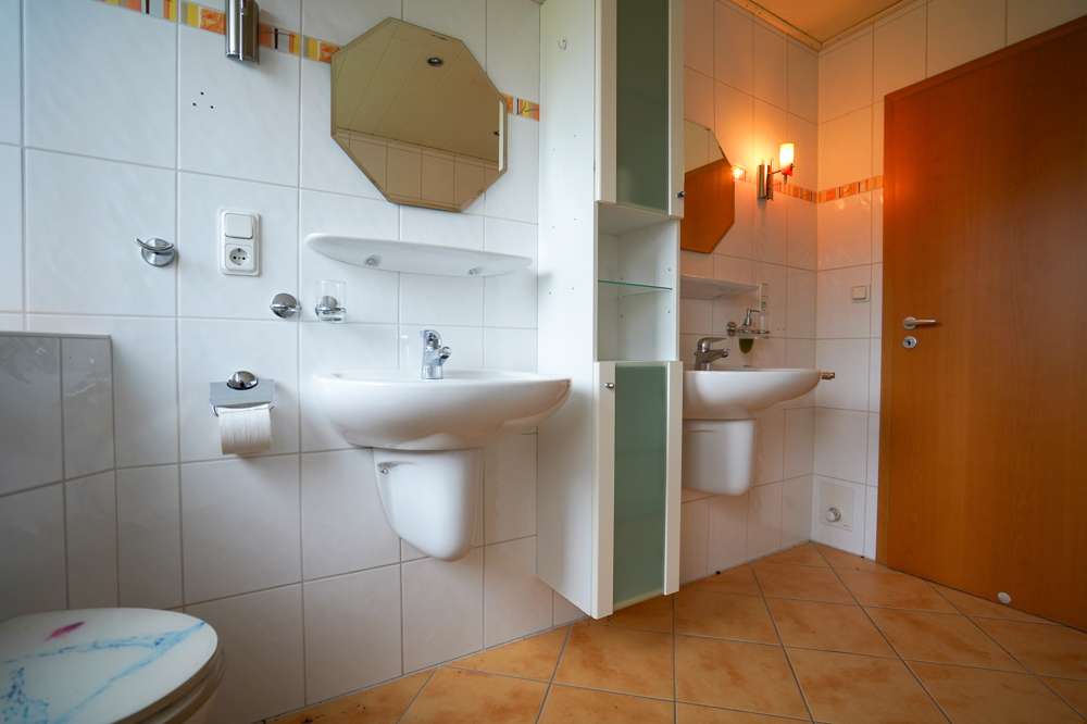 Immobilie in Hesel - * Einliegerwohnung * Staubsaugeranlage * Pferdeboxen * Top Lage * freier Blick * gute Bausubstanz - Bild 3