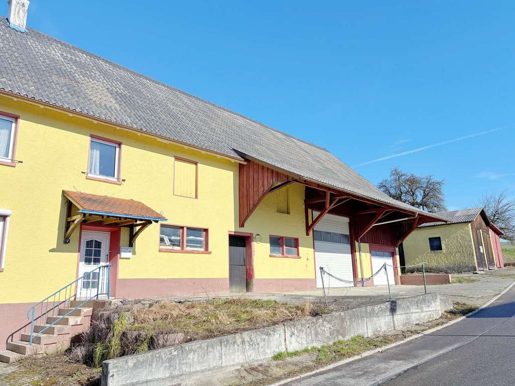 Immobilie in Pfullendorf - Ländlicher Traum mit viel Potenzial: Bauernhaus mit Scheunen & großzügigem Anwesen - Bild 1