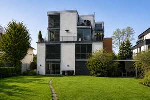 Haus in Haus, direkt am Waldrand mit großzügigem Garten in einem 2-Familienhaus – Die vollständige Adresse der Immobilie erhältst du vom Anbieter., 51107 Rath/Heumar, Köln – Vorschaubild 1