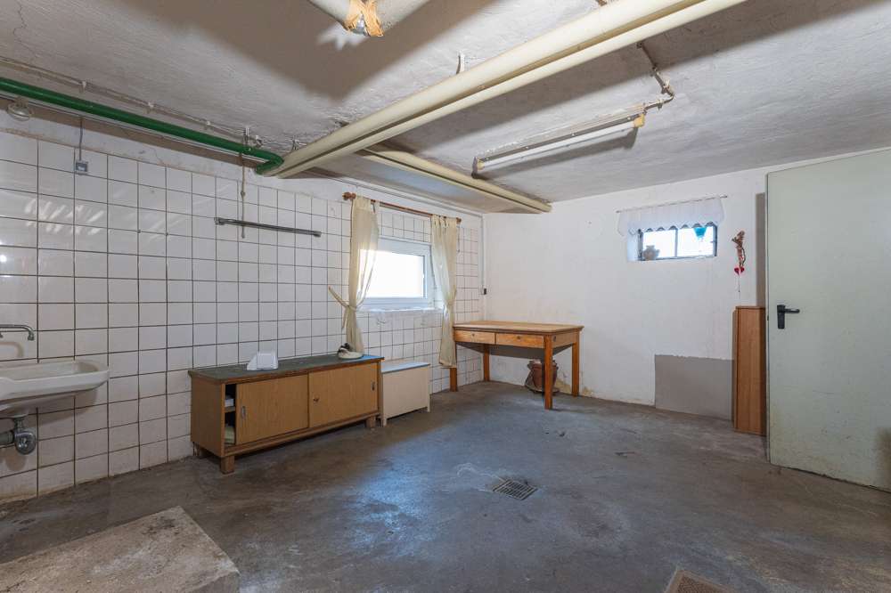 Immobilie in Appenweier - Ein Zuhause für Generationen! Solides Ein- / Zweifamilienhaus mit großer Terrasse - Bild 2